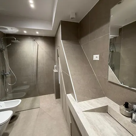 Luxury 7 At Square 21 Apartment *