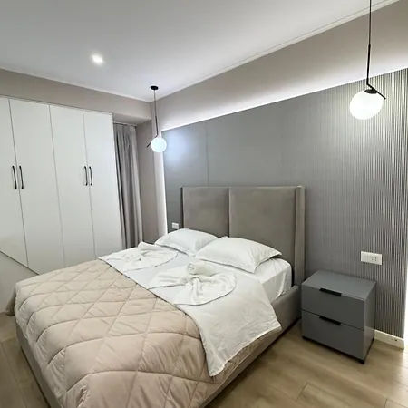 Luxury 7 At Square 21 Tirana