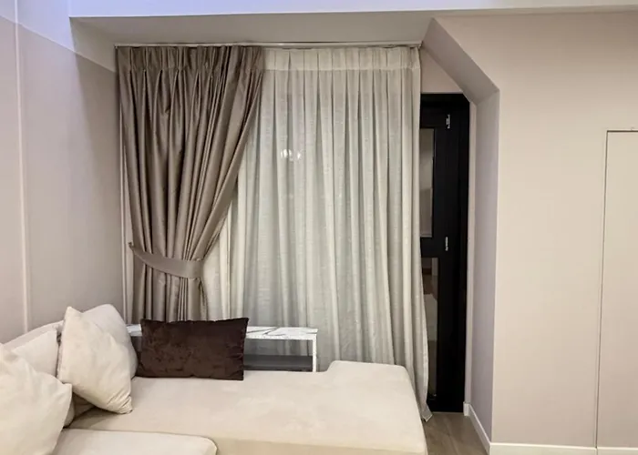 Luxury 7 At Square 21 Tirana